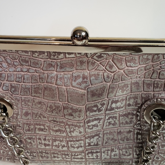 Nine West Faux Croc Iridescent Lavender Chain Clasp Shoulder Purse NWOT - Picture 3 of 12